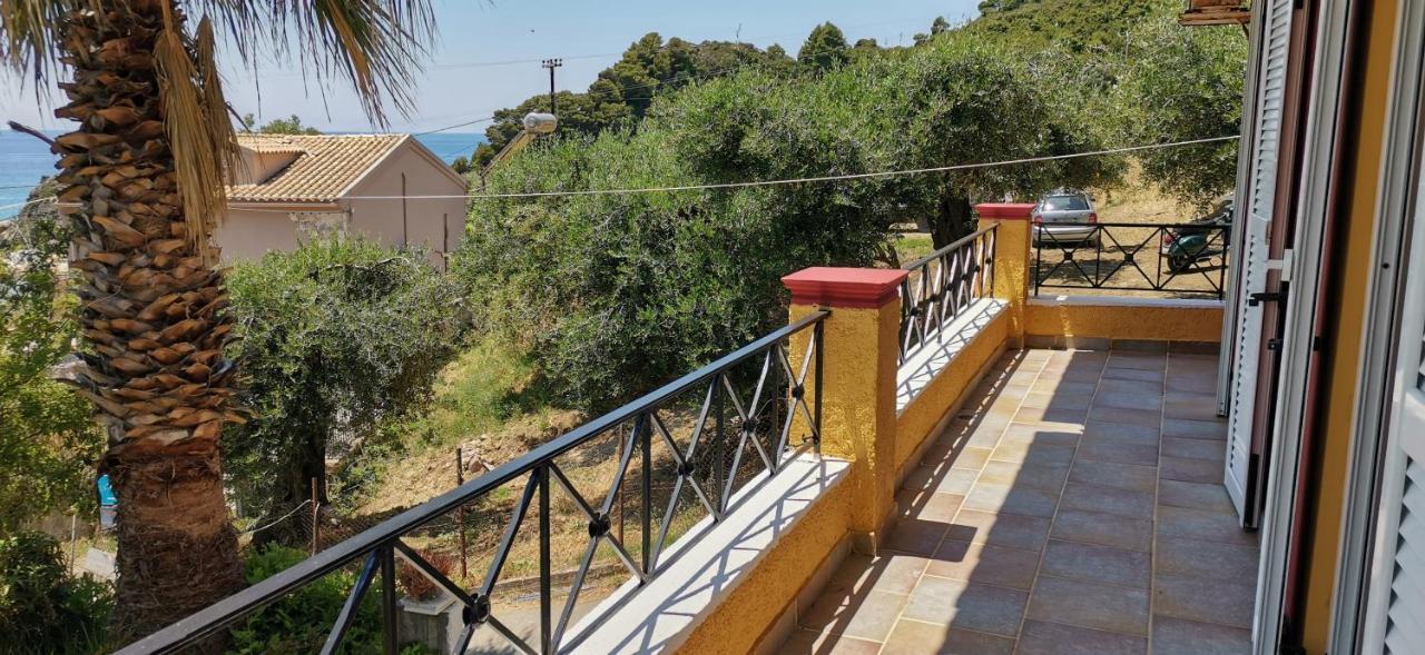 Pelekas Beach Apartments Rolling Stone Exterior photo